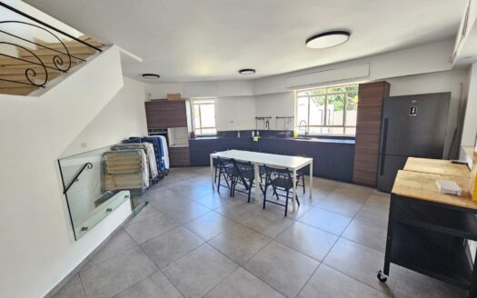 דו משפחתי משופץ במזרח רעננה